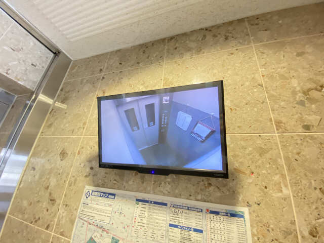 エレベーター監視モニター