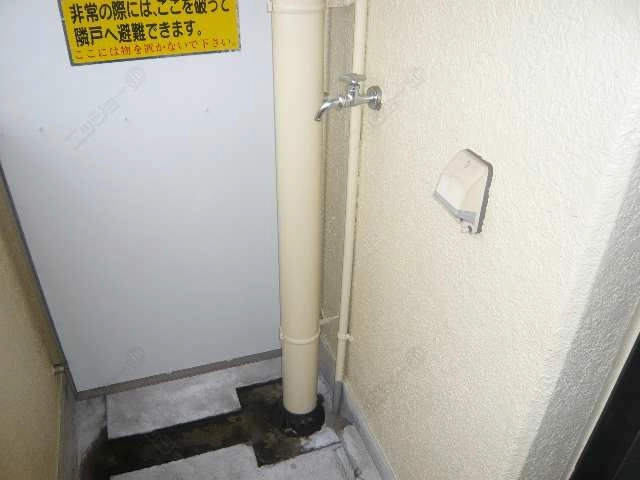 ﾍﾞﾗﾝﾀﾞ洗濯機置場