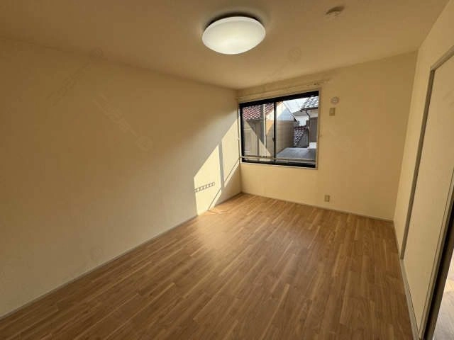 洋室　南側（東）