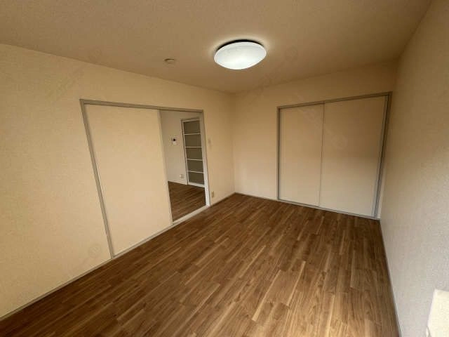 洋室　南側（東）