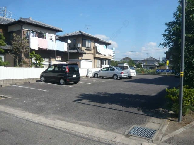 敷地内北側駐車場