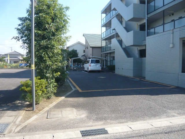 敷地内北側駐車場