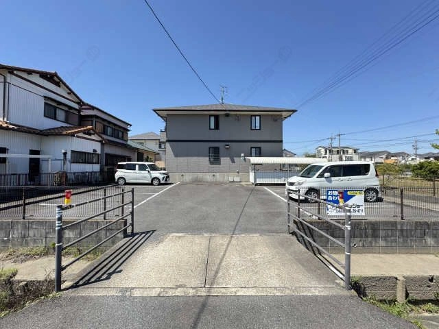 駐車場（東  側）