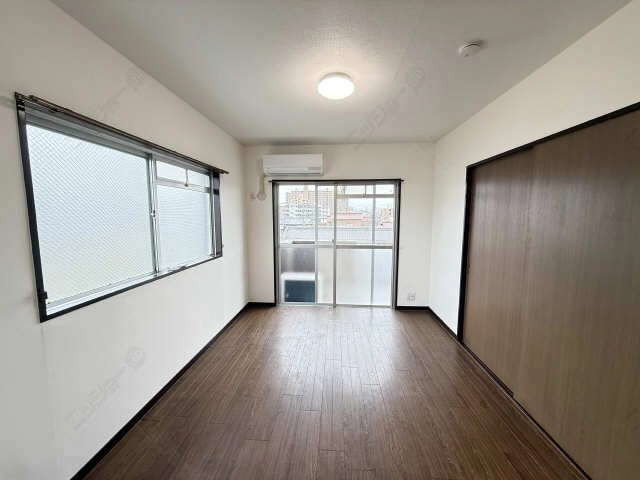 室内（南東洋間）