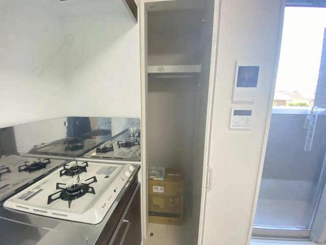 キッチン横収納