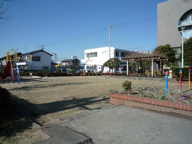 物件西側の公園