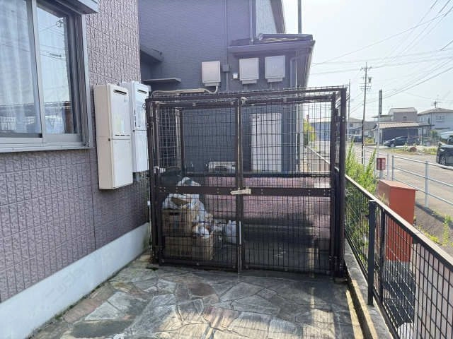 ダストボックス