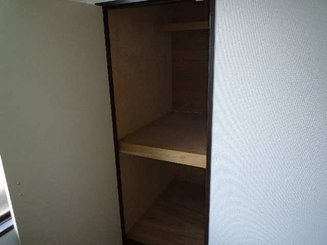 北面洋室６帖収納