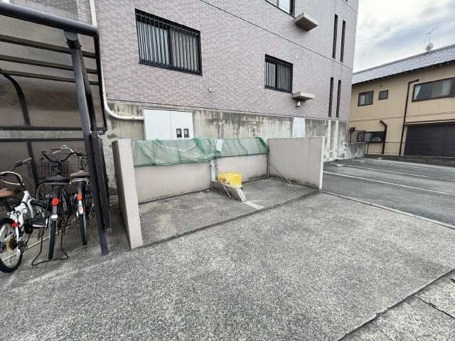 敷地内ゴミ置場