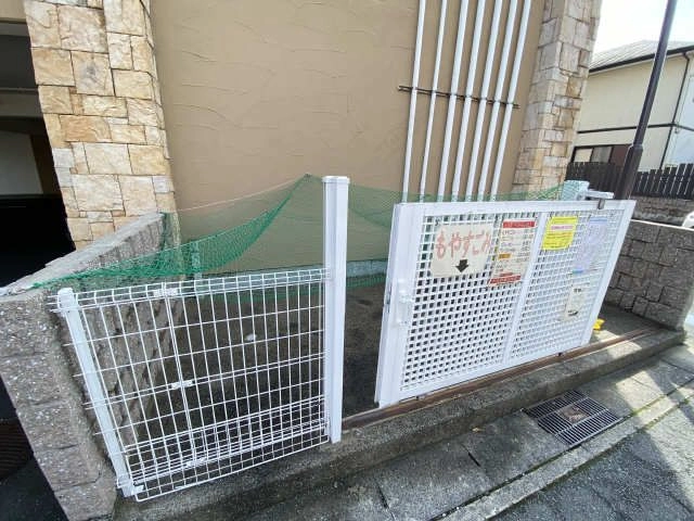 敷地内ゴミ捨て場