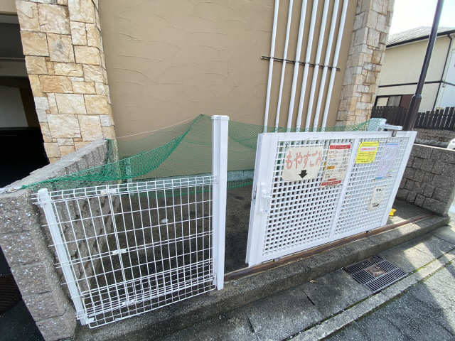 敷地内ゴミ捨て場