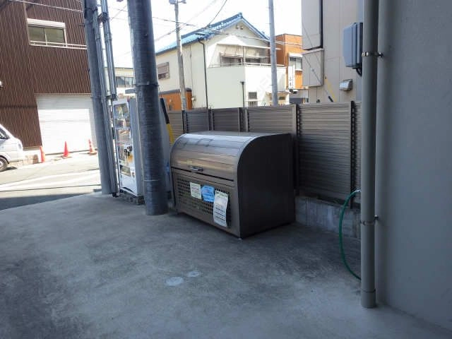 ゴミ捨て場(敷地内)