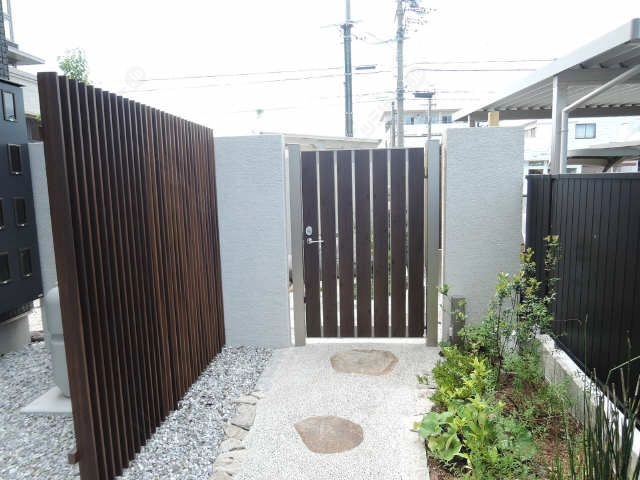 南側エントランス