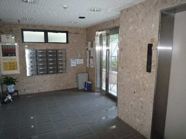 エントランス内