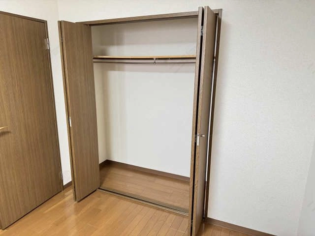 西側洋室収納