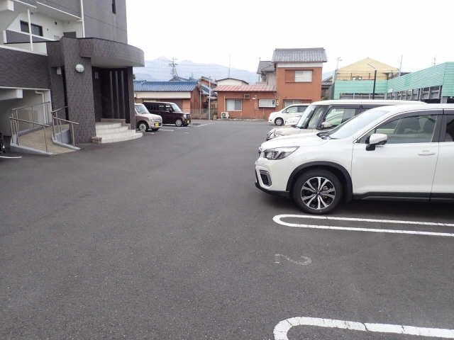 駐車  場