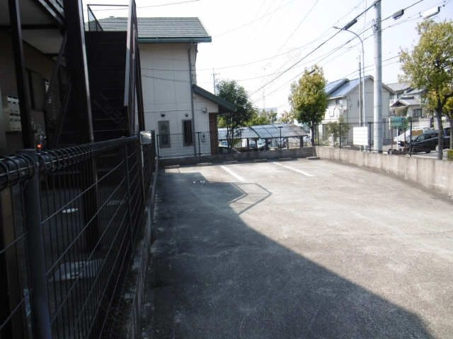 駐  車場