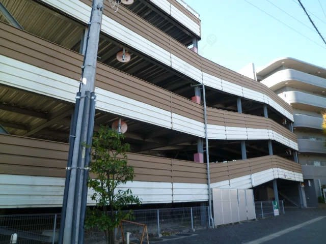 立体駐車場外観