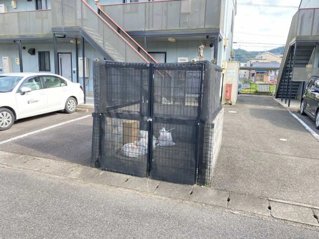 敷地内ゴミ置き場