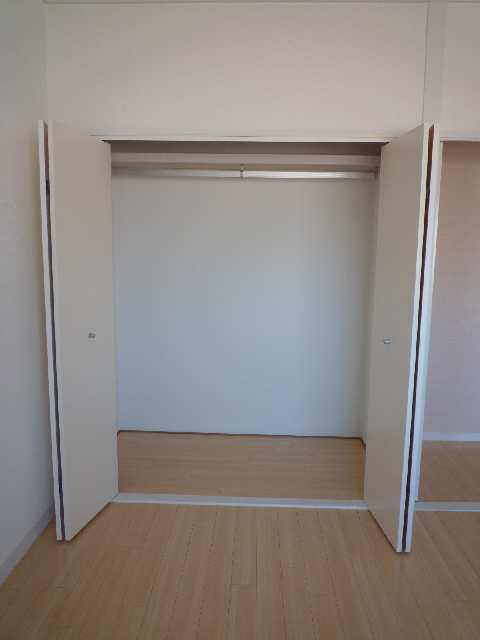 北東洋間クローゼット