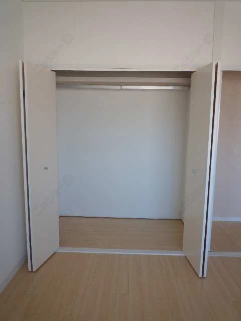 北東洋間クローゼット