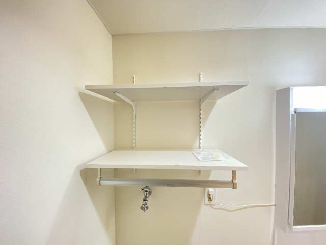 洗濯機上稼働棚