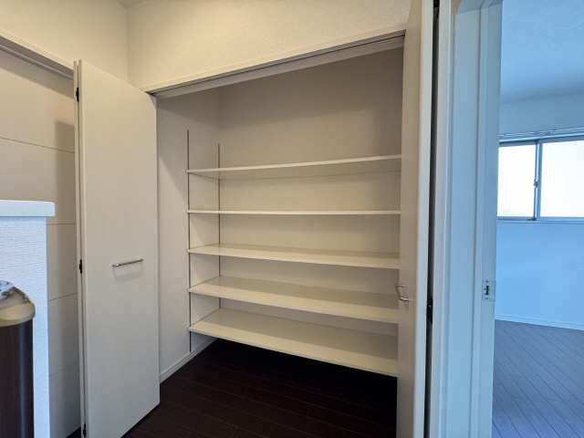 収納（2階廊下）