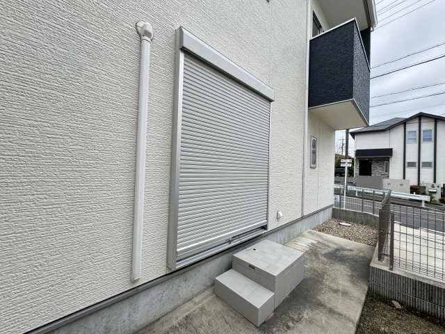 シャッター式防犯雨戸