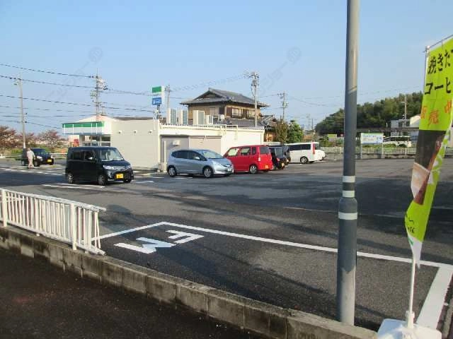 コンビニ（物件東側）