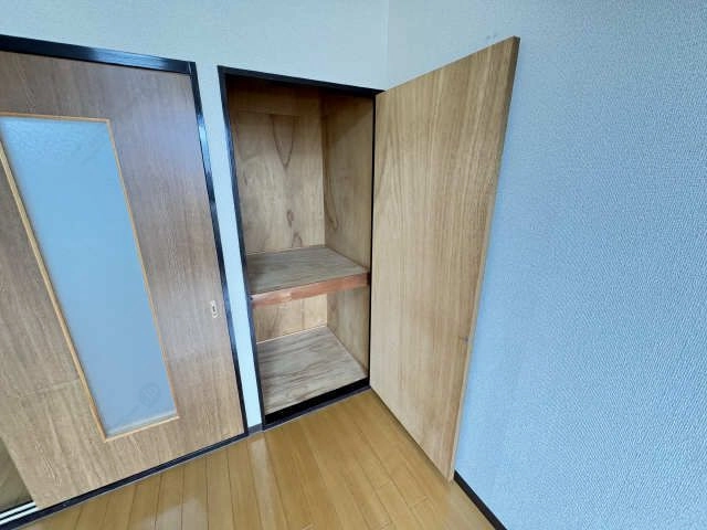 洋間収納