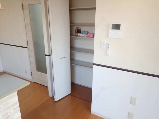 リビング側　収納