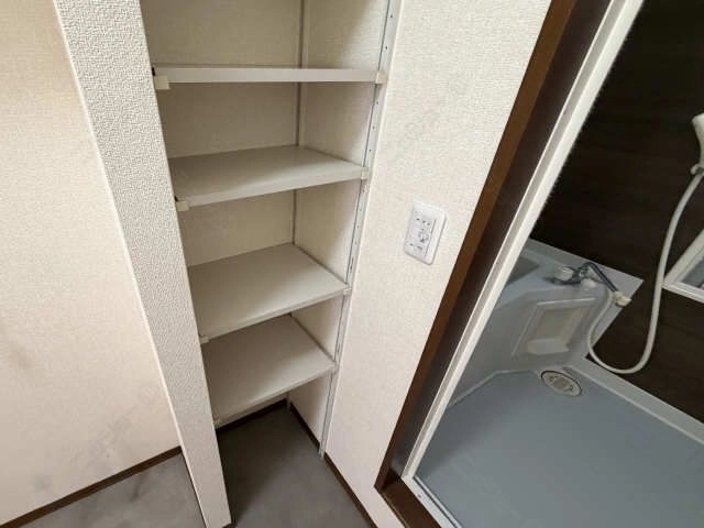洗面所収納棚