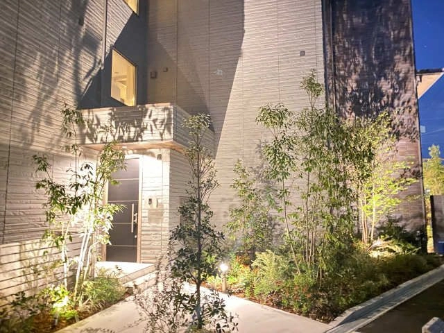 アプローチ（裏玄関）