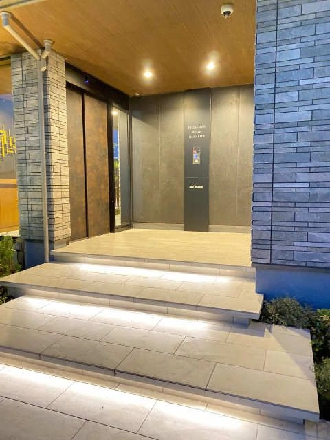 アプローチ（夜間）