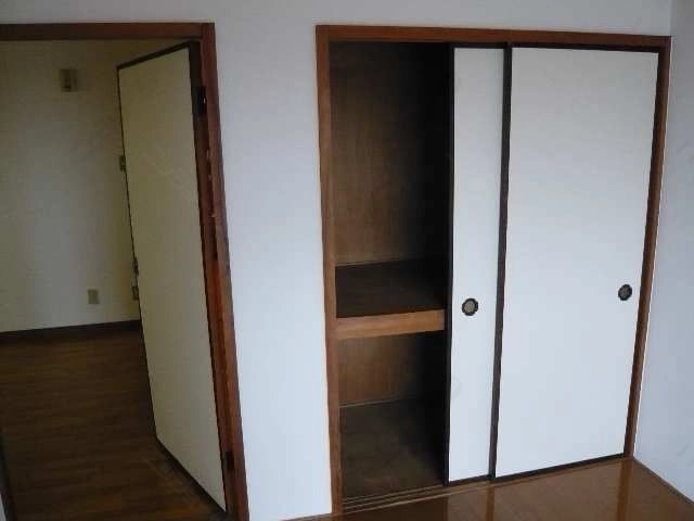収納(南東洋間)