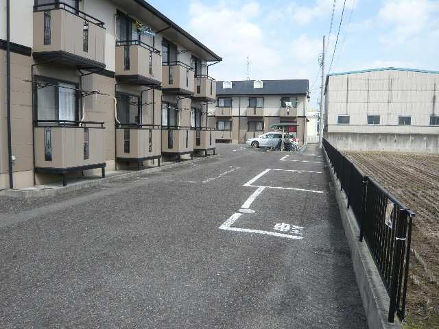 外観（駐車場）