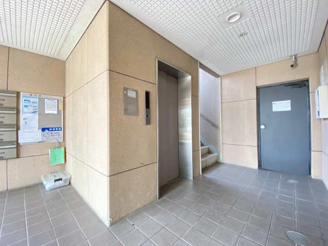 エレベーター前