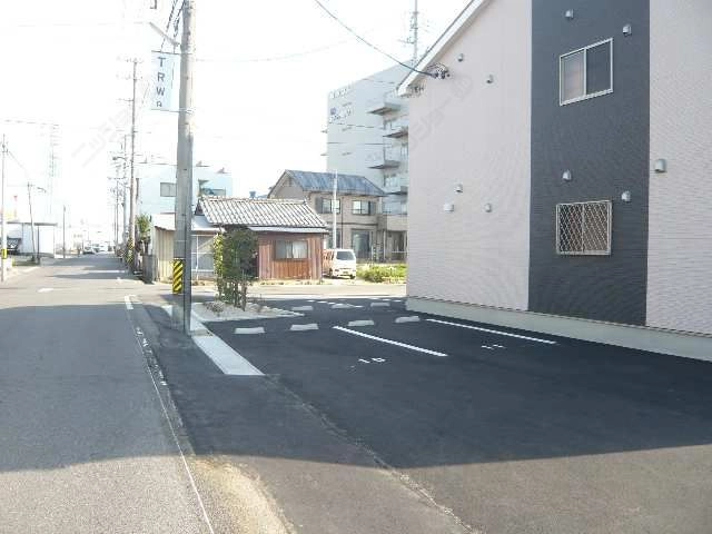西側敷地内駐車場