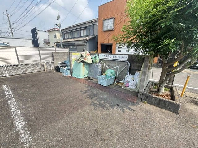 敷地内ゴミ置き場