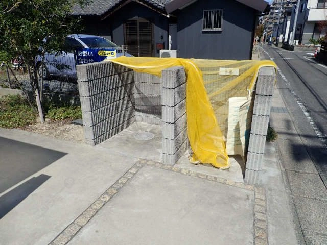 敷地内ゴミ捨て場