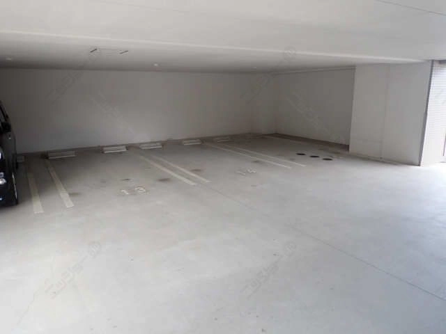 駐車場（一部　屋根有）