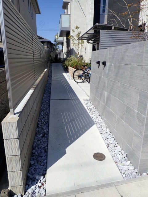 エントランスへのアプローチ