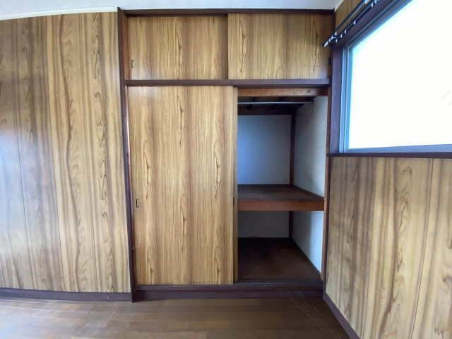 2F 洋室収納