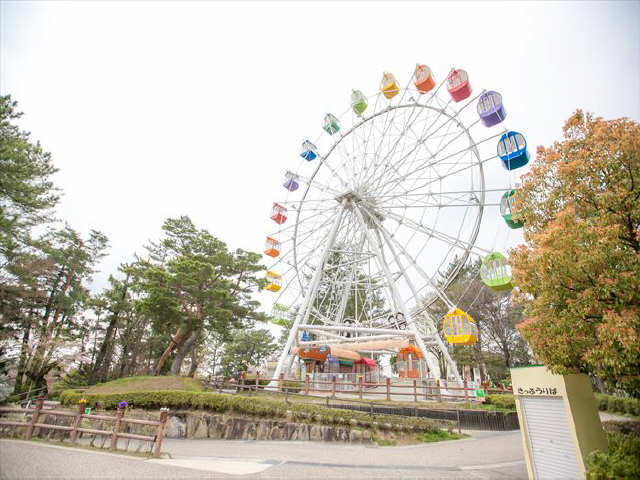 岡崎南公園（約４５０ｍ）