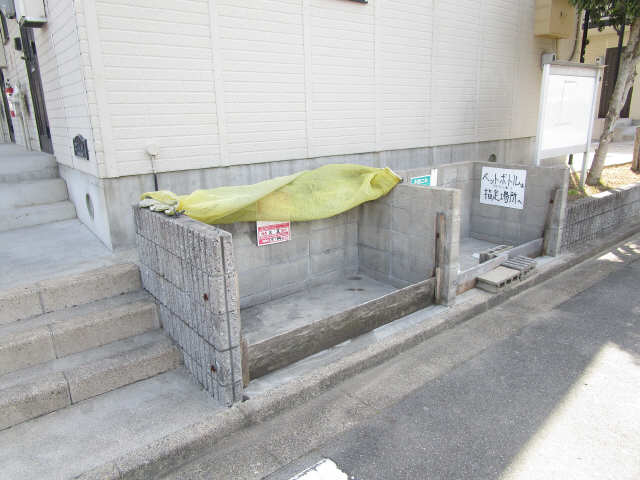 敷地内ゴミ置き場