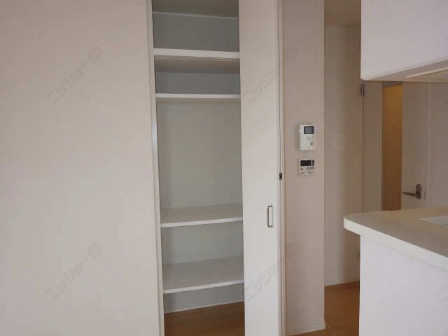 キッチン横収納