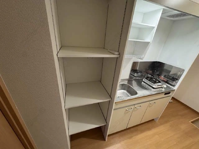 キッチン横収納