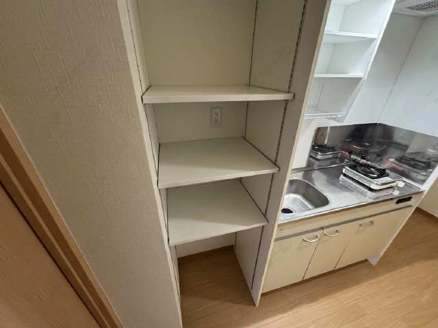 キッチン横収納