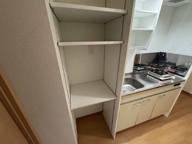 キッチン横収納