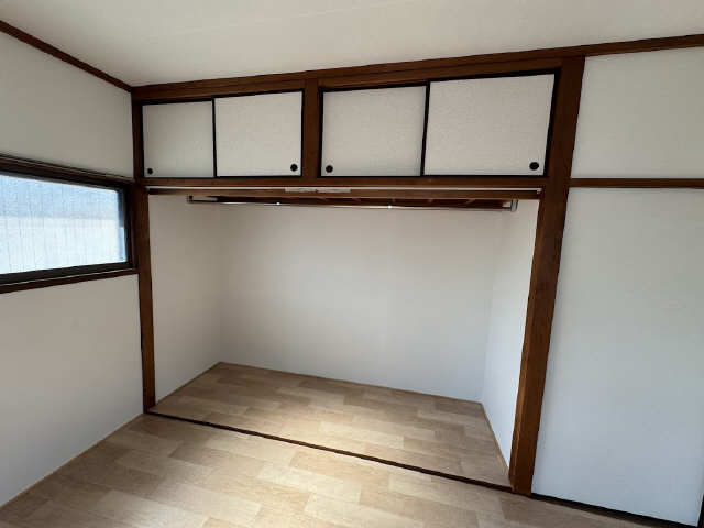 西側洋室収納